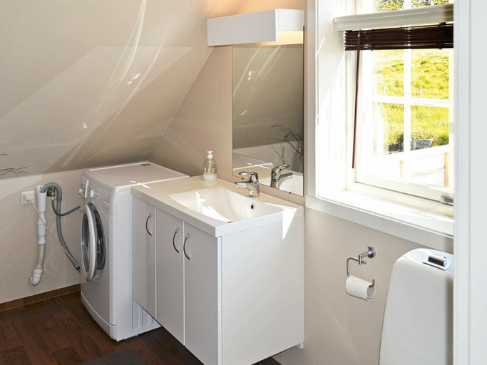 Bathroom 4, Holiday Home in Gravdal, Vestvågøy