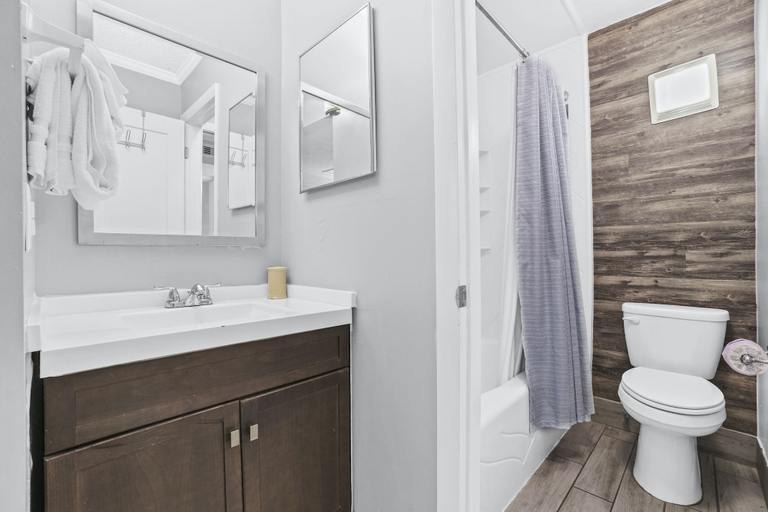 Bathroom 4, Summit Beach Resort by Panhandle Getaways, Bay