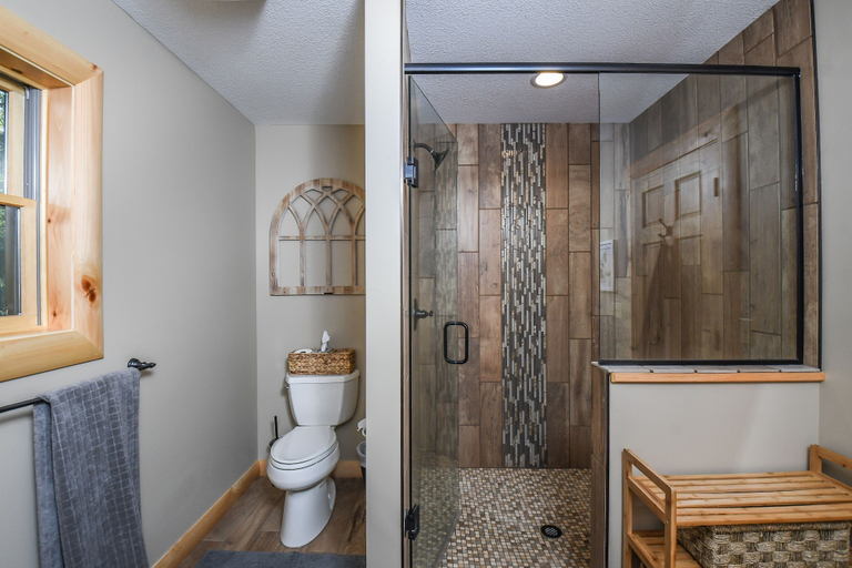 Bathroom 3, Brookside Retreat, Garrett