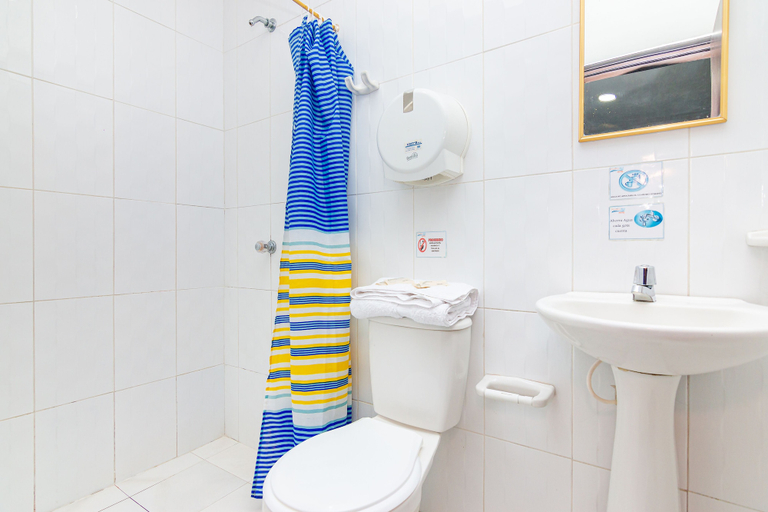 Bathroom 3, Hotel Guajira Azul, Manaure