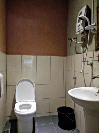 Bathroom 4, Lodge 37, Ranau