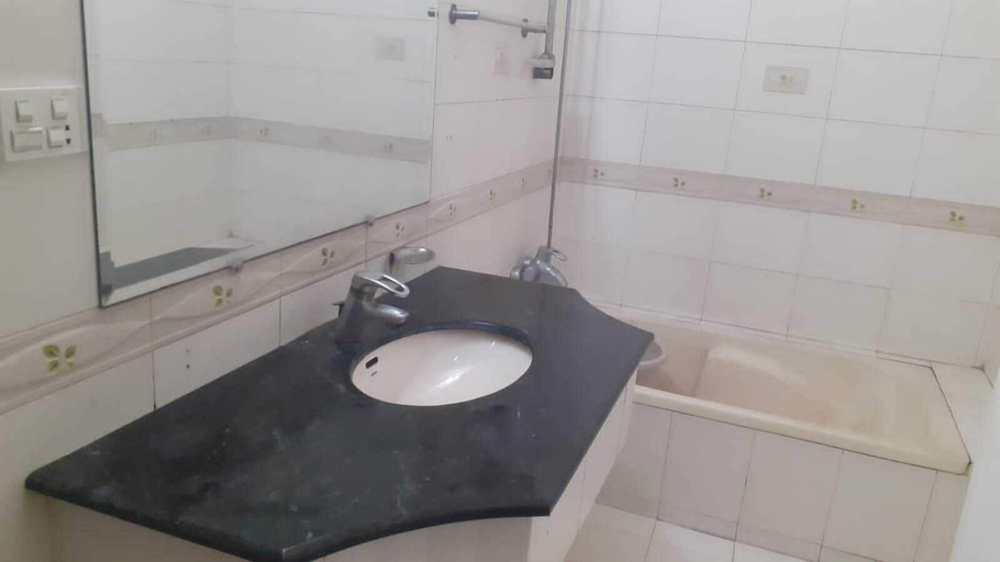 Bathroom 3, Hotel Pak Inn Gulberg, Lahore
