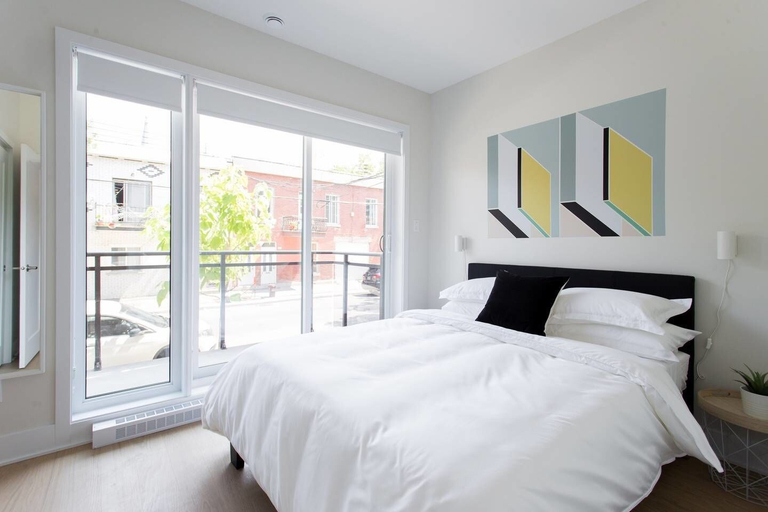 Bedroom 2, Perfect 2 Bdr, 2 Bath Landing for the Family, Montréal