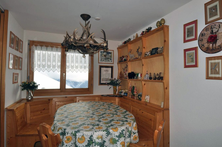 Bedroom 2, Ambiente B12, Raron