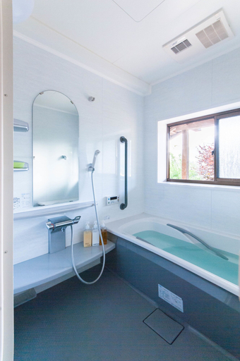 Bathroom 3, Miyama Futon & Breakfast Thatched Cottages, Nantan