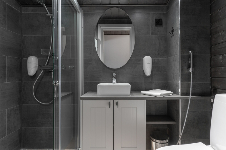Bathroom 4, Ski-Inn PyhäLinna, Lapland