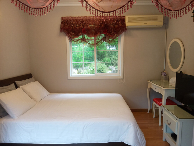 Bedroom 3, Pyeongchang Whistle Stop Pension, Pyeongchang