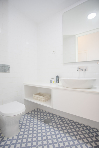 Bathroom 2, Liiiving in Porto-City View Apartment 2F, Porto