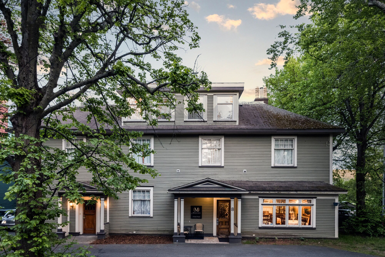 Exterior & Views