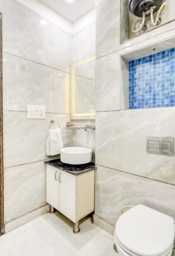 Bathroom 3, Hotel Mannat, Delhi