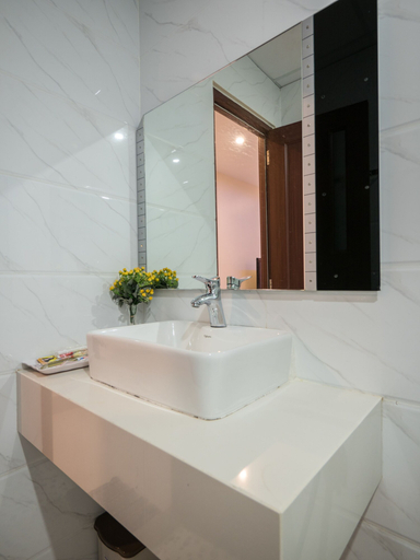 Bathroom 4, Johnny Hotel, Da Nang