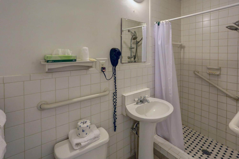 Bathroom 4, Richard's Motel Studio, Broward