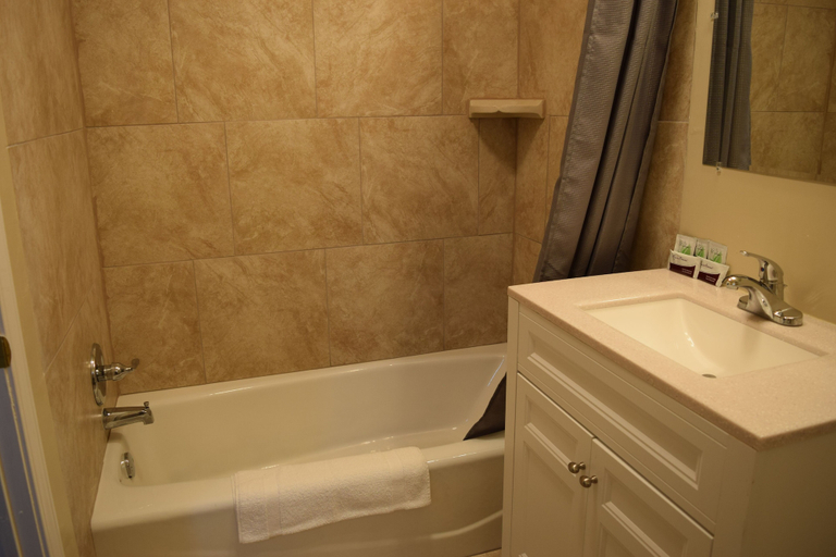 Bathroom 2, Butterfield Stage Motel, Luna