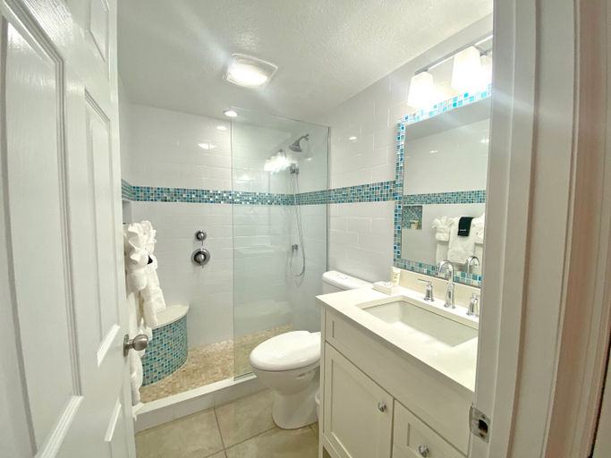 Bathroom 4, Galleon Villas by Hello Cayman Vacation