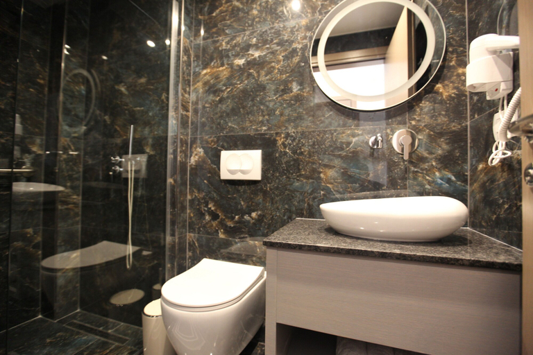 Bathroom 5, Hotel Mare 2, Sarandës