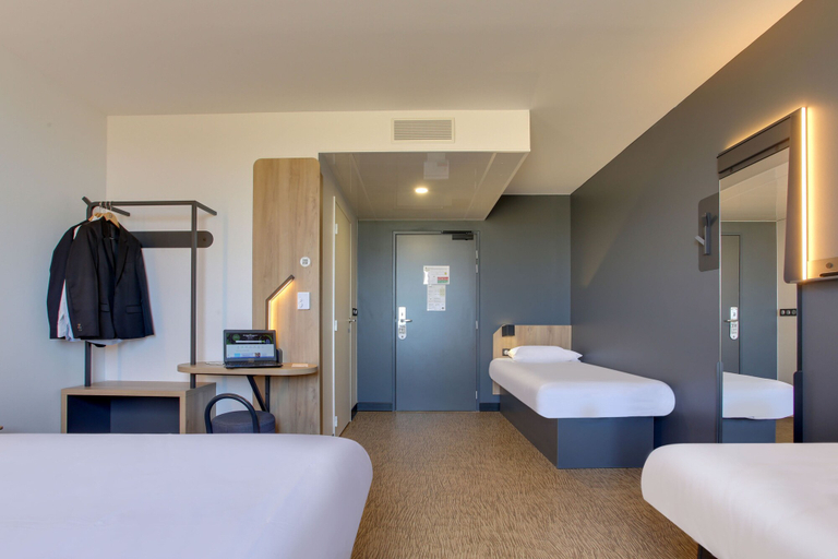 Bedroom 5, B&B HOTEL Reims Croix Blandin, Marne