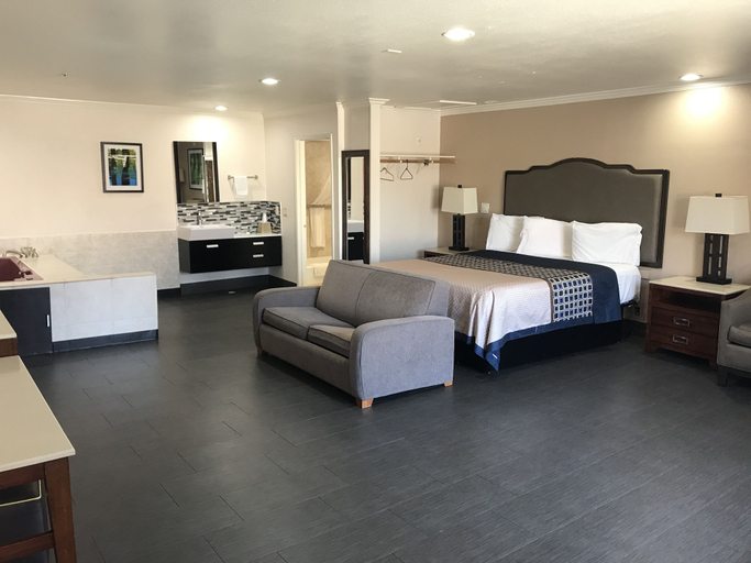 Bedroom 5, Economy Inn LAX, Los Angeles