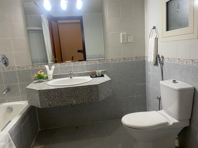 Bathroom 4, Wanasa Continental Hotel, Bausher