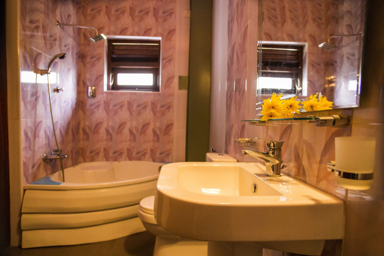 Bathroom, Red Stone B&B, Negombo