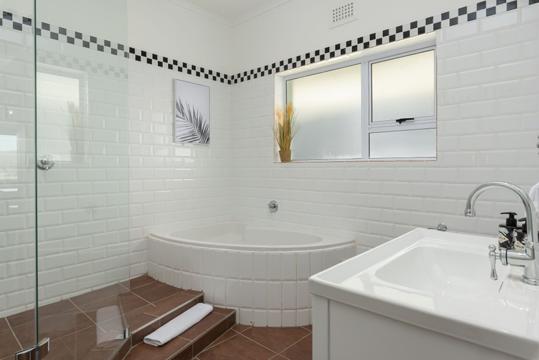 Bathroom, Rhodora 40, City of Cape Town