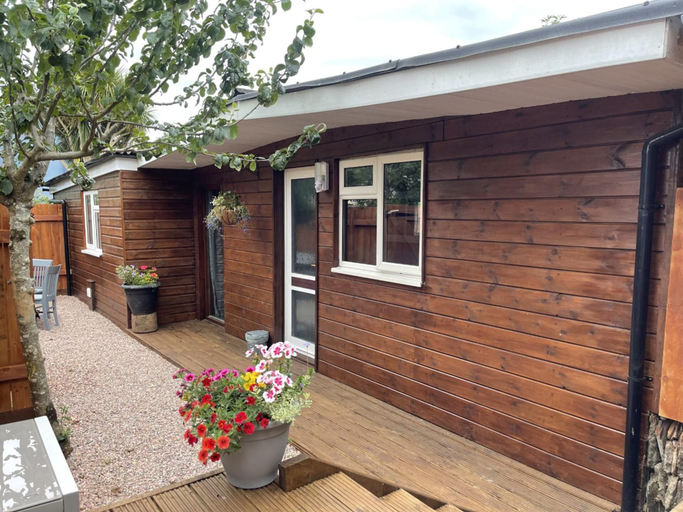 Exterior & Views, Charming Chalet - Sleep 3/4 & Free Parking, Devon