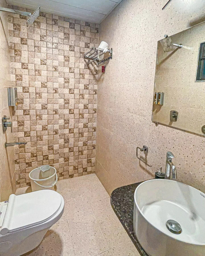 Bathroom 4, Beach Village Resort, Raigarh
