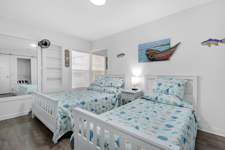 Bedroom 3, Sunset Escapes B, Bay