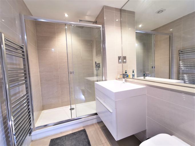 Bathroom, Spacious Double Room with en-suite - 1b, London