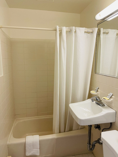 Bathroom 3, Crown Inn, Union