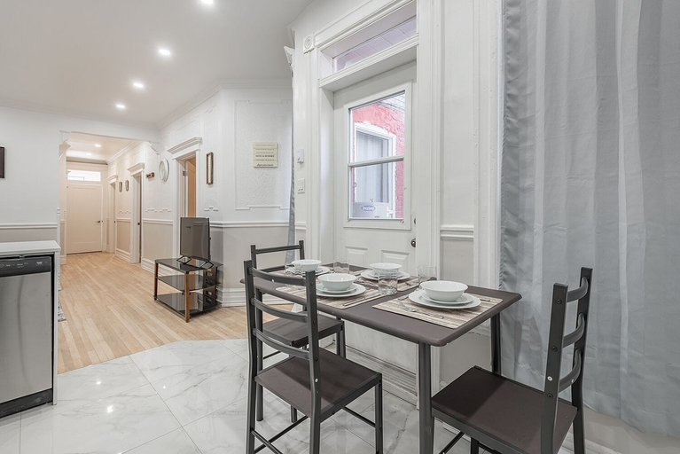 Others 4, Cozy Private BR in the heart of Plateau, Montréal