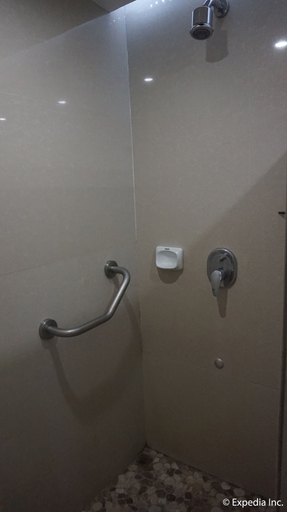 Bathroom 5, Score Birds Hotel, Mabalacat