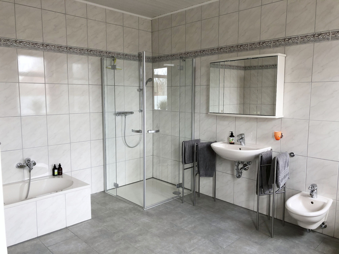 Bathroom 5, Gästezimmer Brackel, Harburg