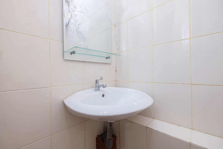 Bathroom 3, Strategic And Restful 2Br At Bassura City Apartment, East Jakarta