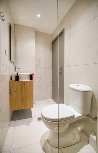 Bathroom 5, Linda Apartments, Crete