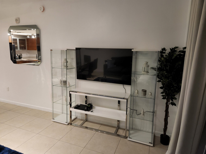 Bathroom 5, Wonderful 1 bedroom condo in Midtown, Miami-Dade