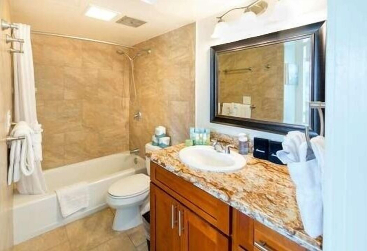 Bathroom 4, Deluxe Panoramic Mountain View Condo - 37th Floor, Free parking & Wifi, Honolulu