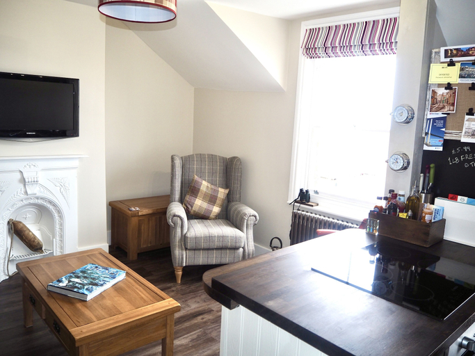 Others 5, The Seaview Snug, Kent