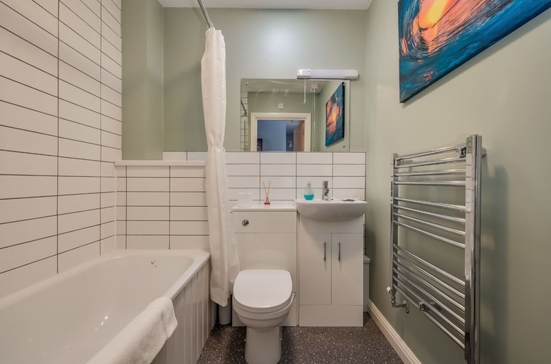 Bathroom 4, Central Belfast Apartments: Cromwell, Belfast