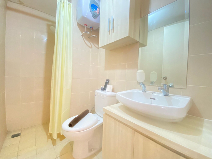 Bathroom 3, Cozy And Serene 2Br Apartment At Parahyangan Residence, Bandung