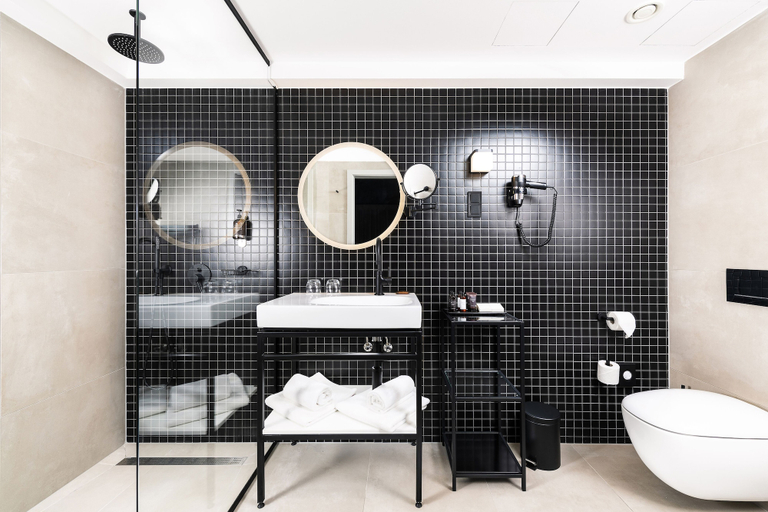 Bathroom 4, Three Corners Downtown Hotel, Budapesti