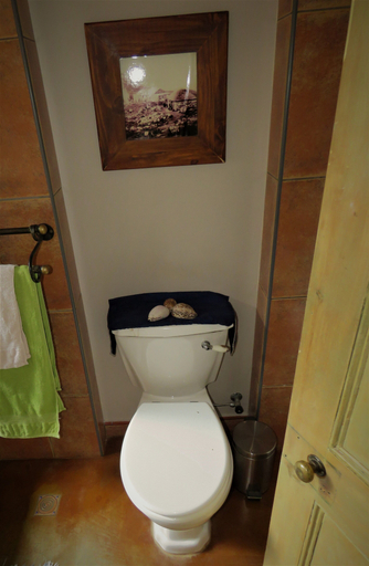 Bathroom 3, Fountain Baths Guest Cottages, Ehlanzeni