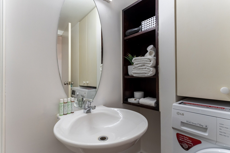 Bathroom 3, Bright CBD Studio -Near SkyTower-WiFi, Waitakere
