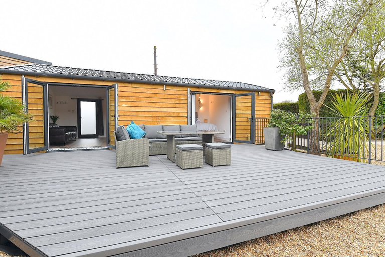 Exterior & Views 2, Cheerful 1BD Cottage With Parking Nr Guildford, Surrey