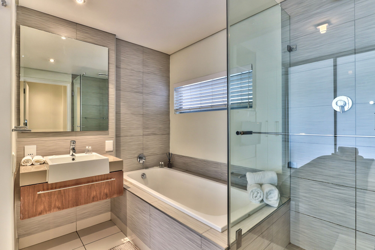 Bathroom 3, Harbour Bridge - Waterfront Precinct, City of Cape Town