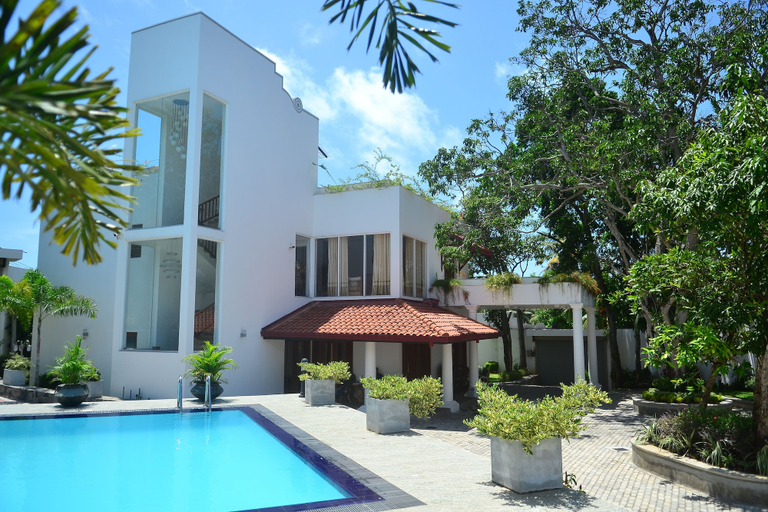 Others 2, The Galle House, Akmeemana