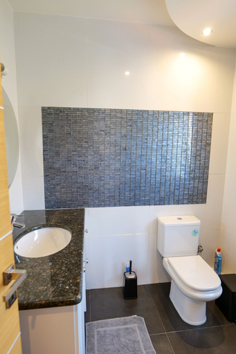 Bathroom 3, Royal 1967, Vlorës