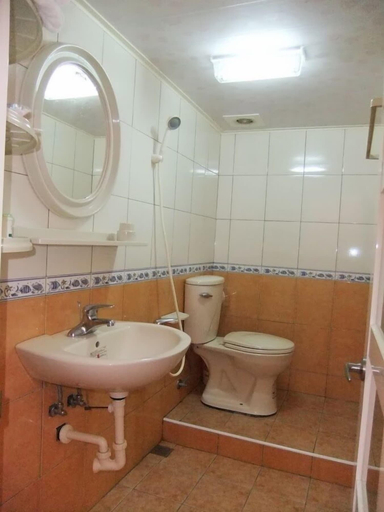 Bathroom 4, Bluesha Homestay, Pingtung