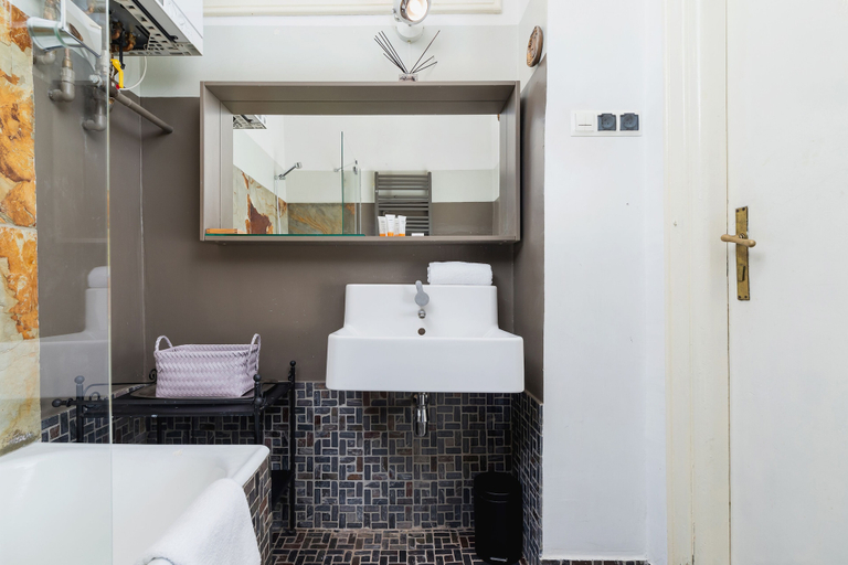 Bathroom 4, Retro Apartment Skawinska by Renters, Kraków City