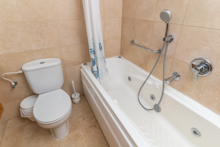 Bathroom 4, DeluxeApartment with Views of the Marina