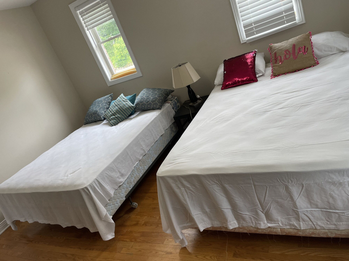 Bedroom, Sunny Acres Resort and Marina, Leeds and Grenville